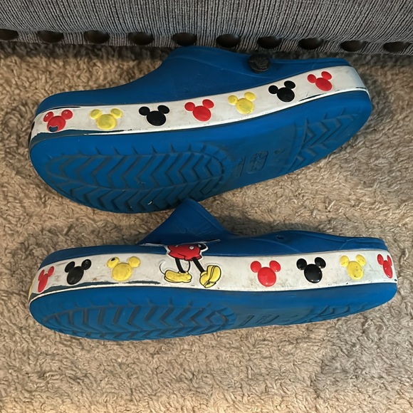 Crocs Blue Mickey Mouse Slippers Kids 2 - Picture 6 of 6